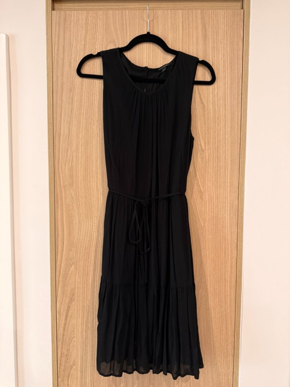Banana Republic Black Sleeveless Tie Waist Tiered Midi Dress Size Medium